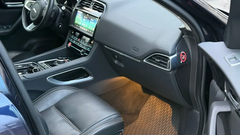 JAGUAR F-Pace -