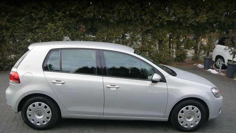 VOLKSWAGEN Golf -