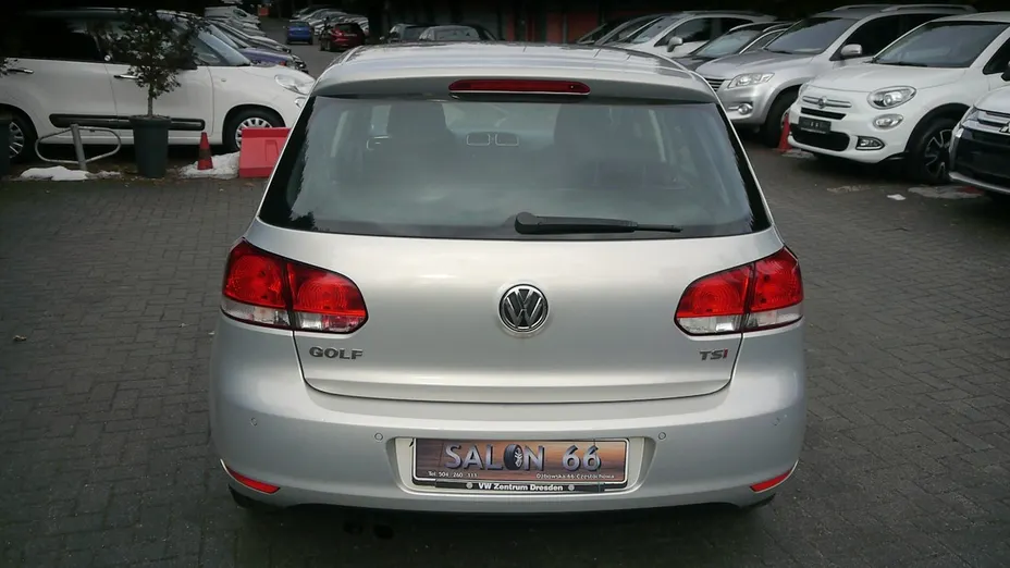 VOLKSWAGEN Golf -