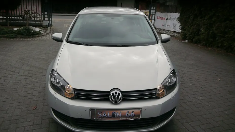 VOLKSWAGEN Golf -
