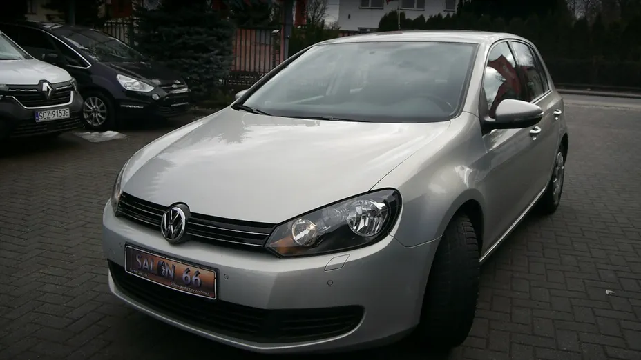 VOLKSWAGEN Golf -