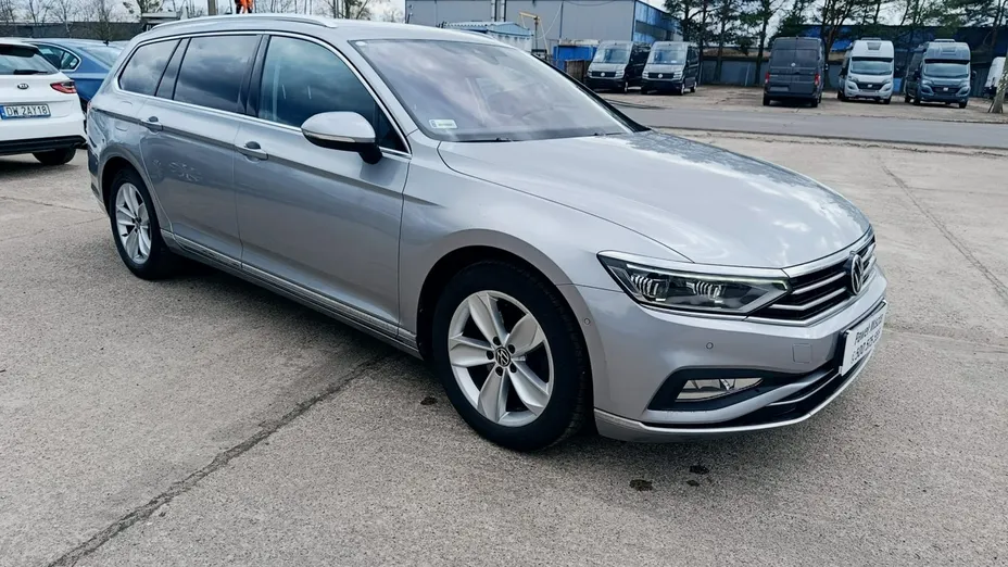 VOLKSWAGEN Passat -