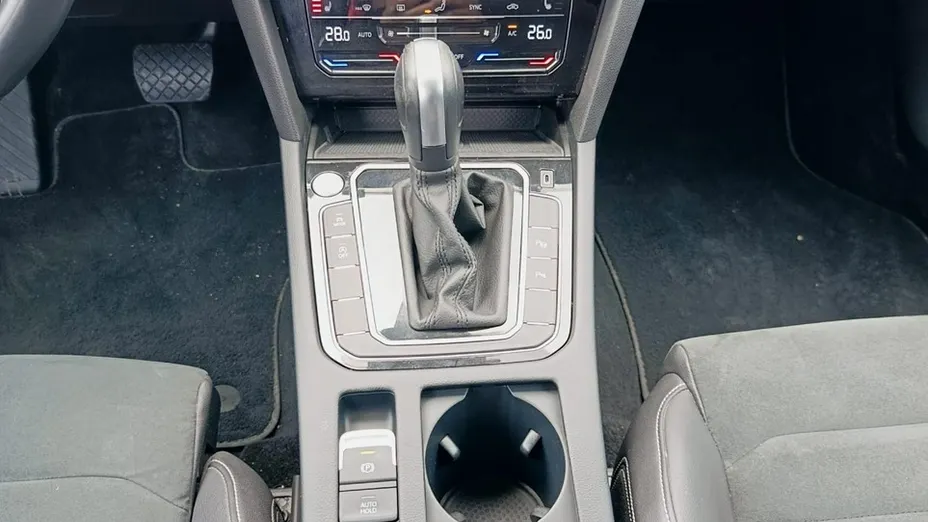 VOLKSWAGEN Passat -