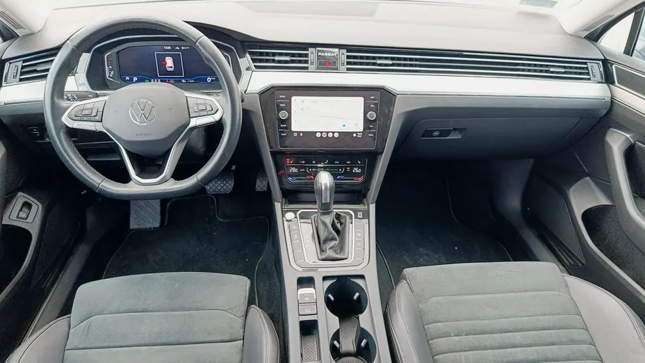 VOLKSWAGEN Passat -