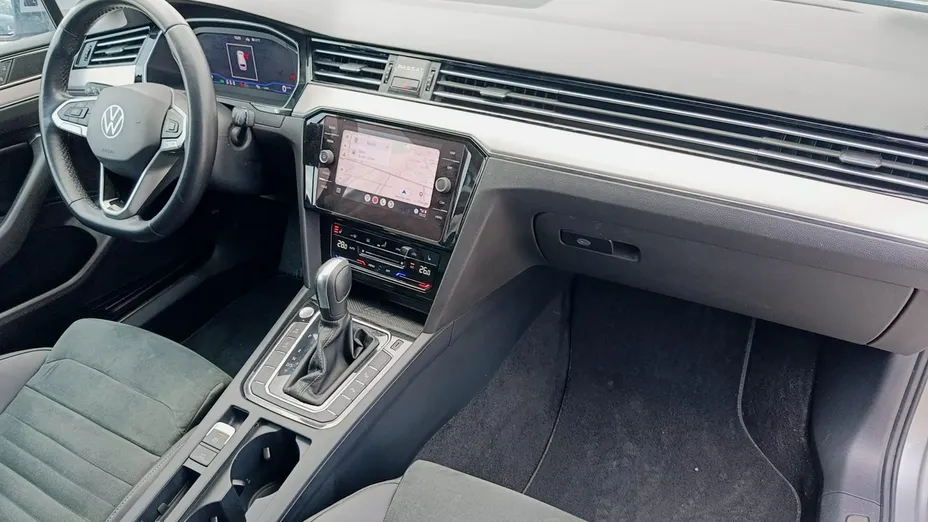 VOLKSWAGEN Passat -