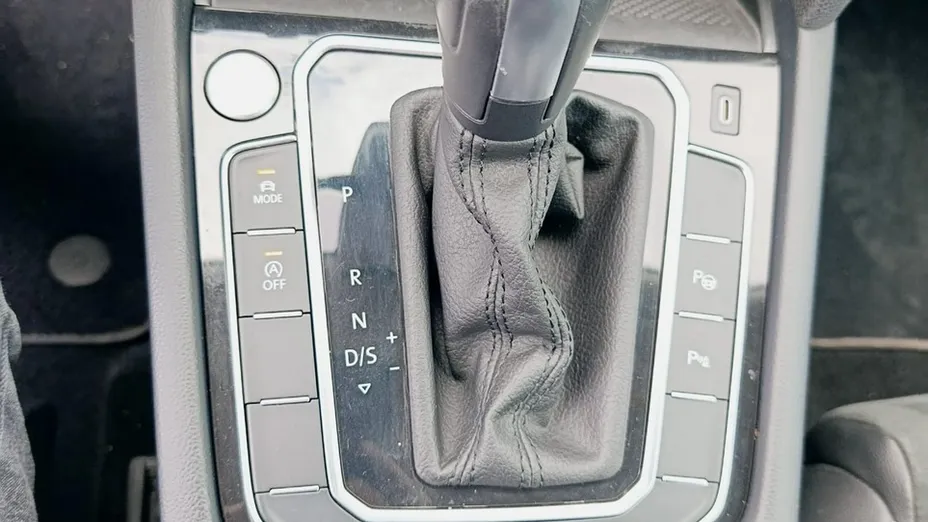VOLKSWAGEN Passat -