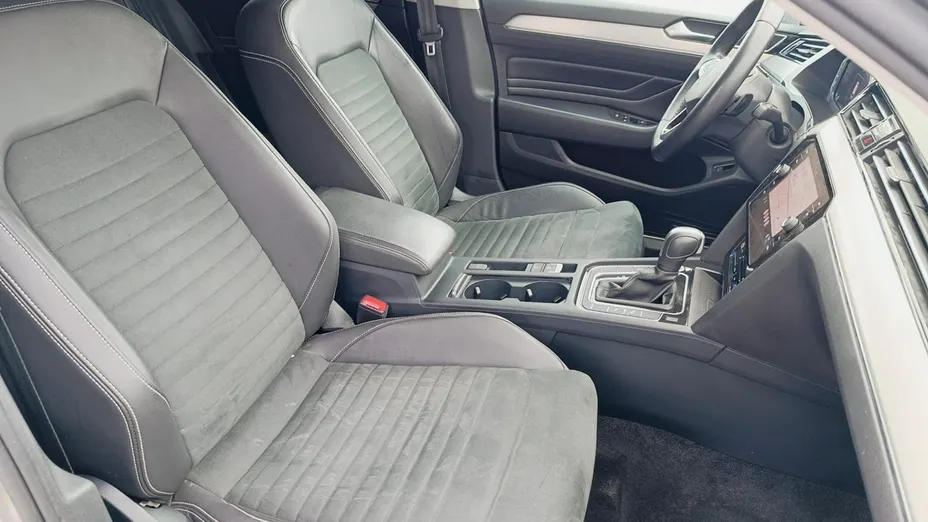 VOLKSWAGEN Passat -