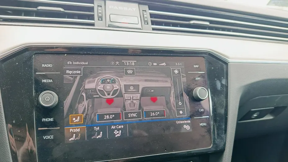 VOLKSWAGEN Passat -