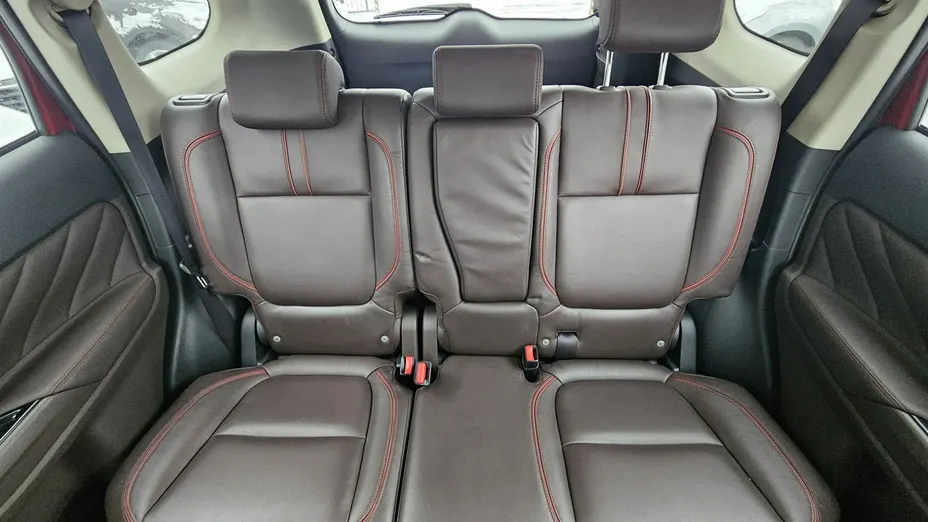 MITSUBISHI Outlander -