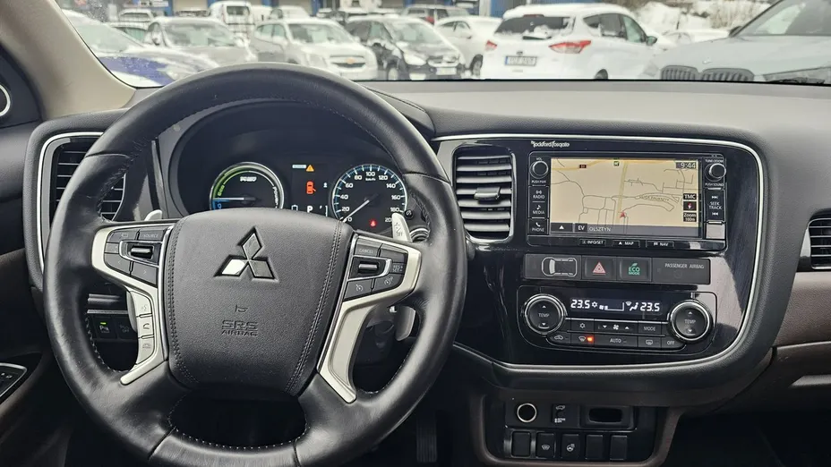 MITSUBISHI Outlander -