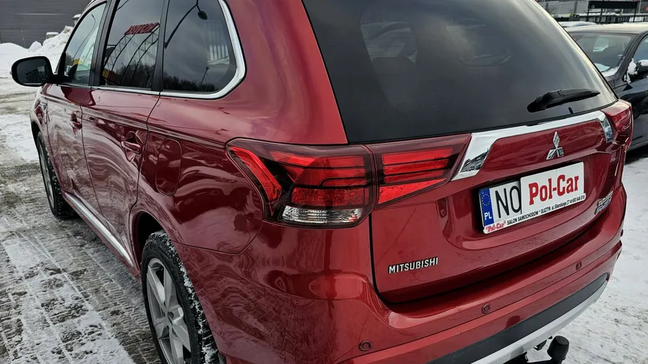 MITSUBISHI Outlander -