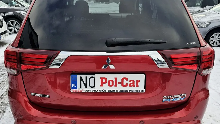 MITSUBISHI Outlander -