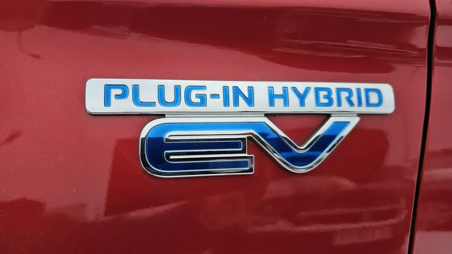 MITSUBISHI Outlander -