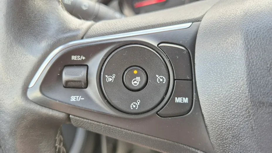 OPEL Crossland X -