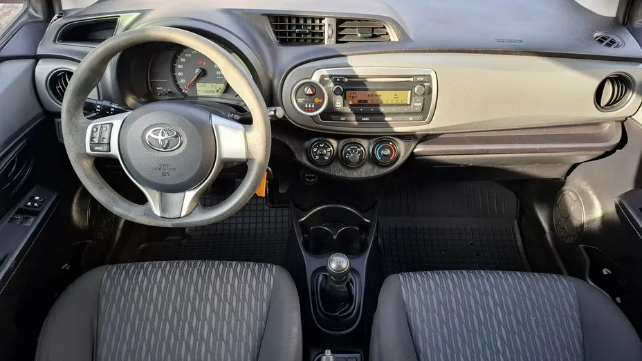 TOYOTA Yaris -