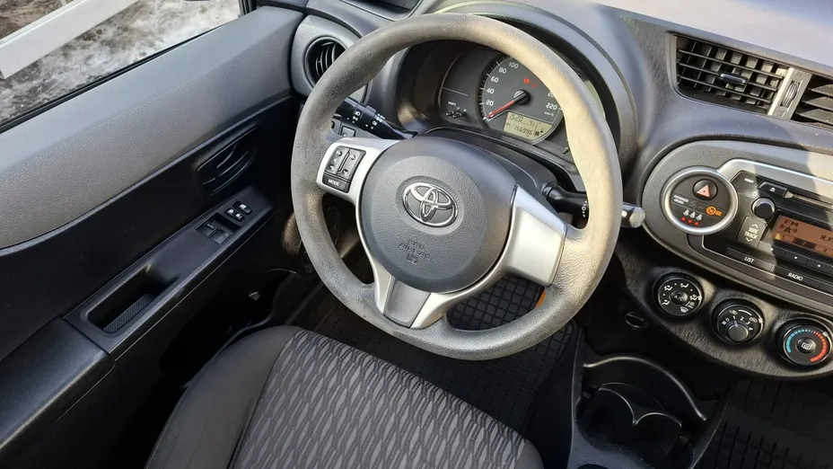 TOYOTA Yaris -