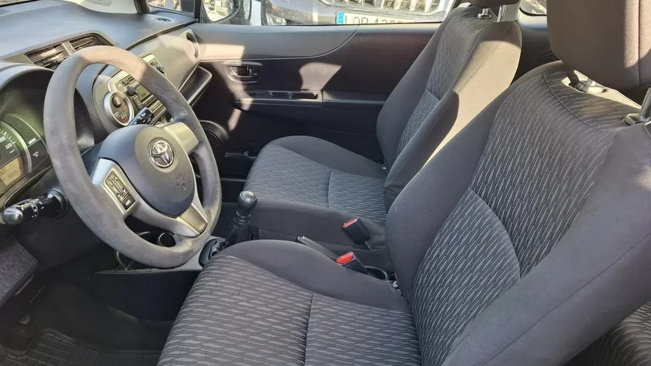 TOYOTA Yaris -