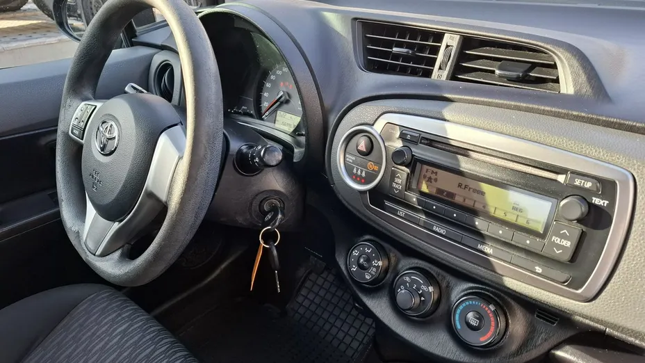 TOYOTA Yaris -