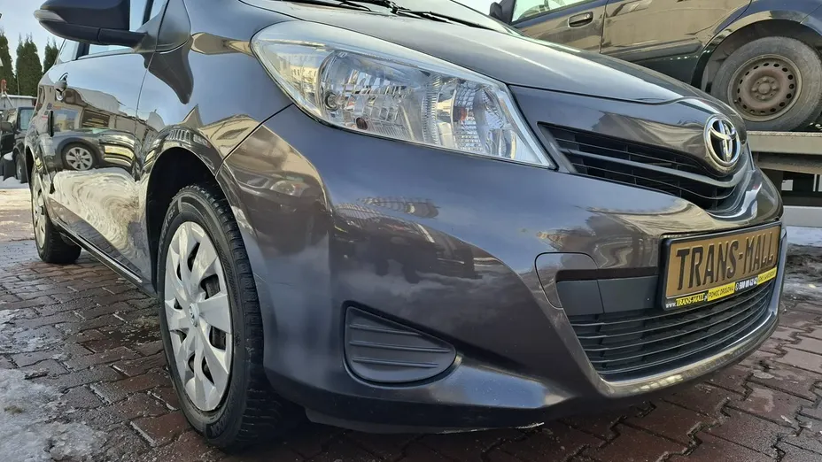 TOYOTA Yaris -