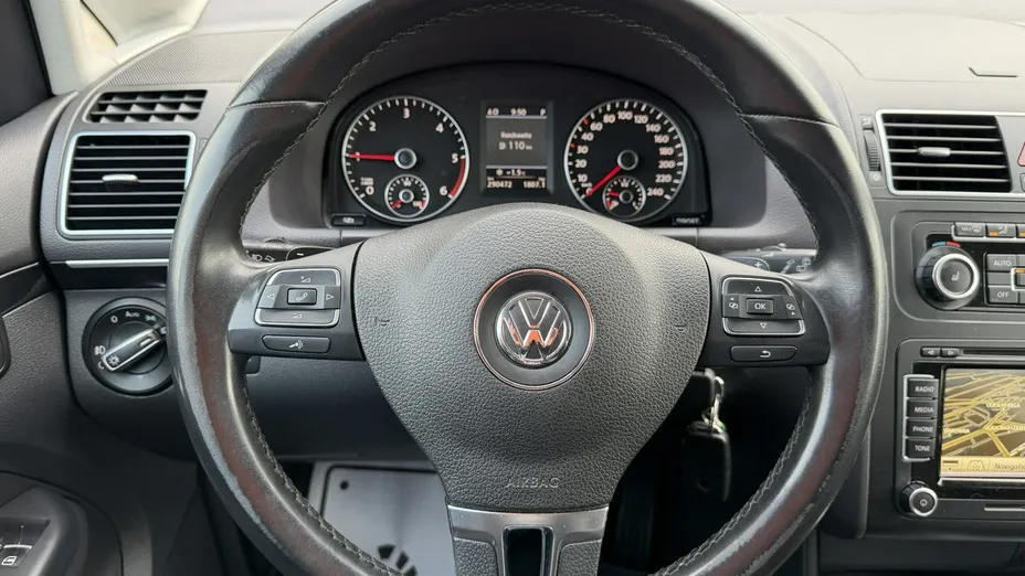 VOLKSWAGEN Touran -