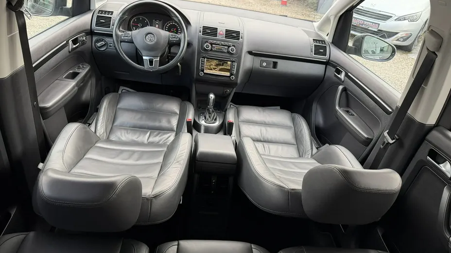 VOLKSWAGEN Touran -