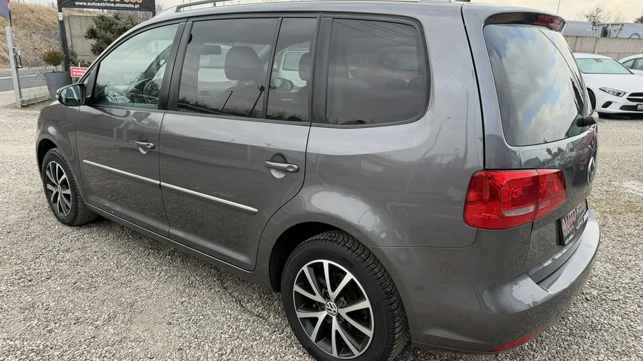 VOLKSWAGEN Touran -