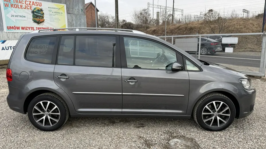 VOLKSWAGEN Touran -
