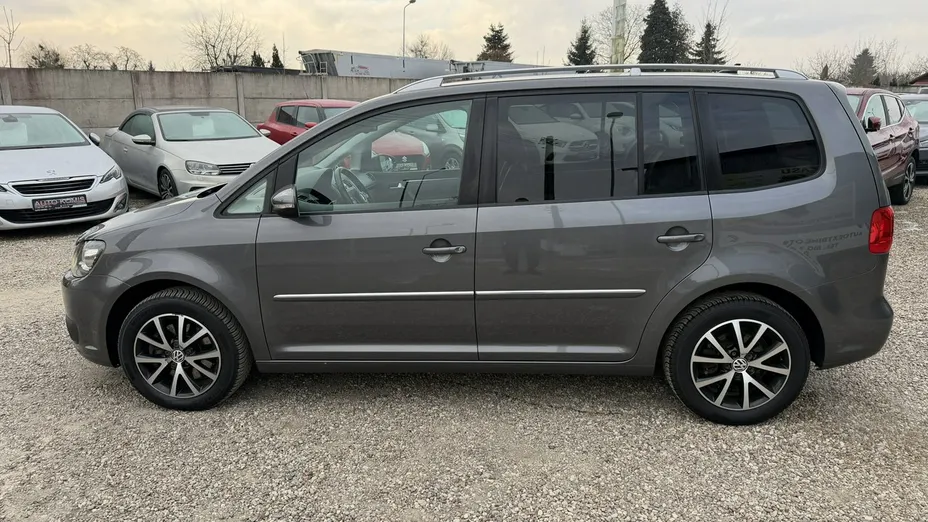 VOLKSWAGEN Touran -