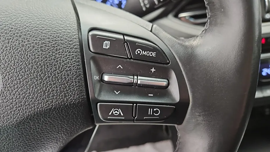 HYUNDAI i30 -
