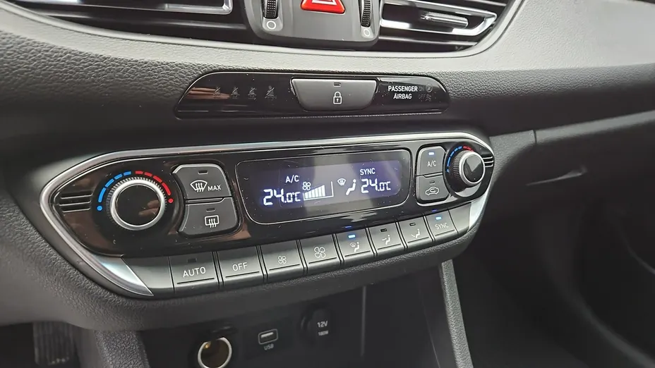 HYUNDAI i30 -