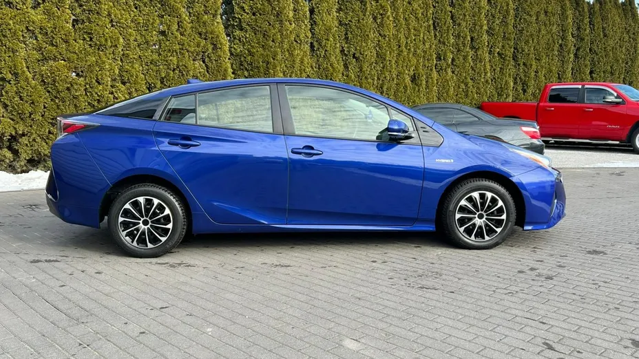 TOYOTA Prius -