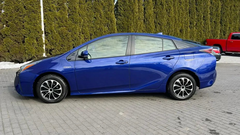 TOYOTA Prius -