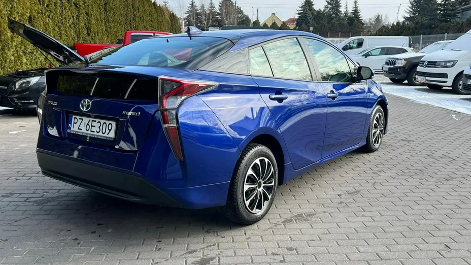 TOYOTA Prius -