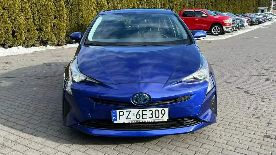 TOYOTA Prius -