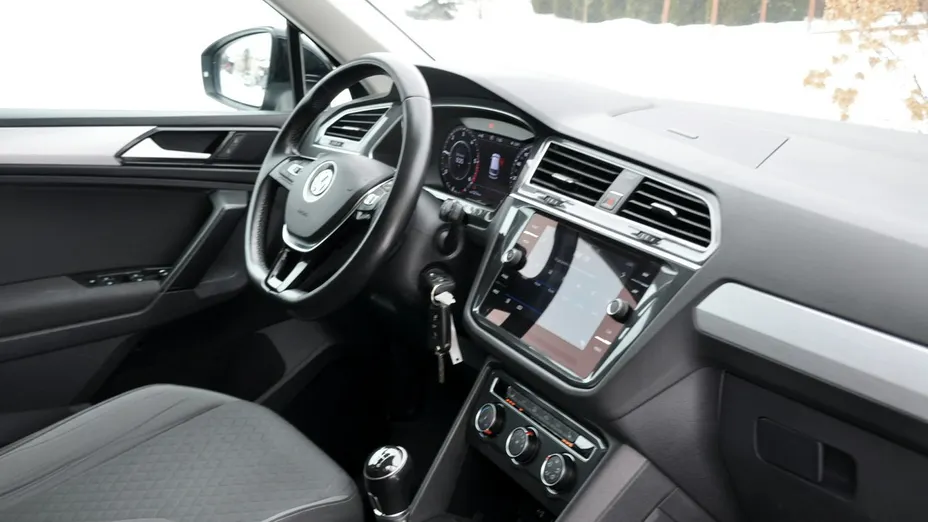 VOLKSWAGEN Tiguan -