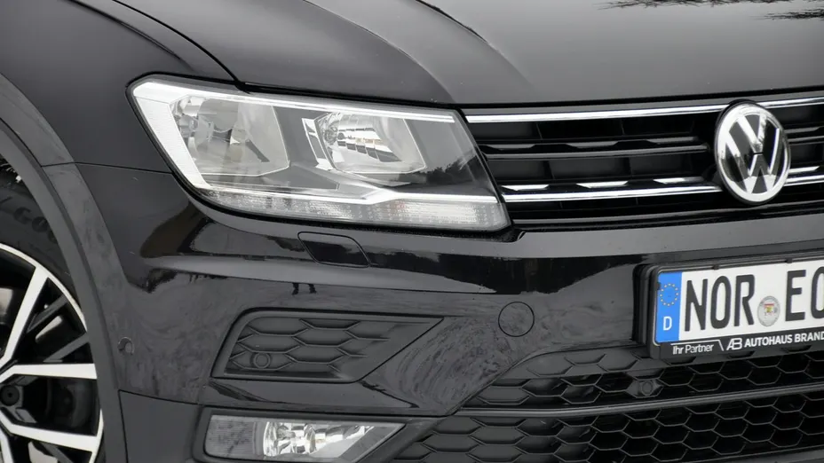 VOLKSWAGEN Tiguan -