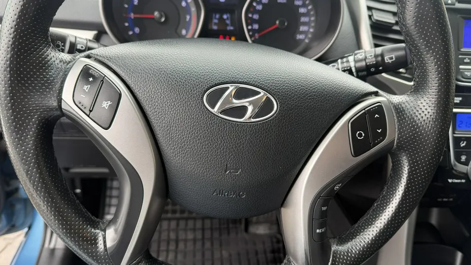 HYUNDAI i30 -