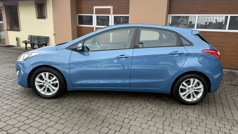 HYUNDAI i30 -