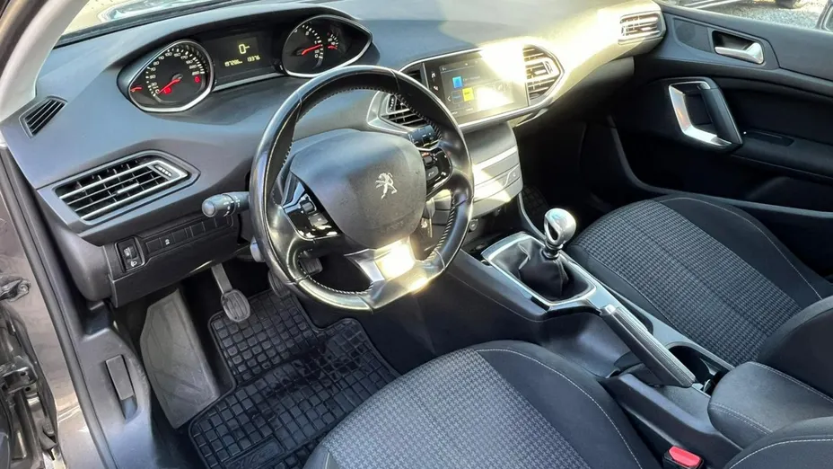 PEUGEOT 308 -