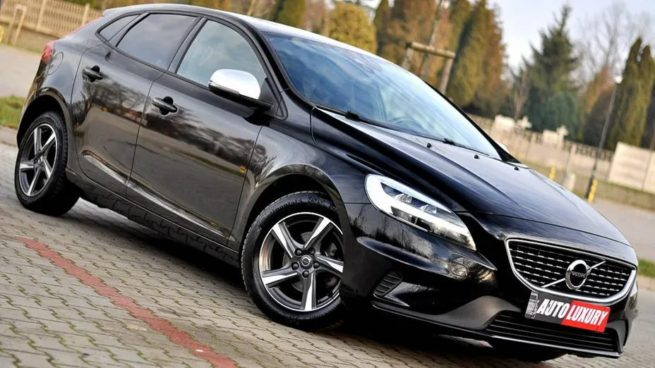 VOLVO V40 -