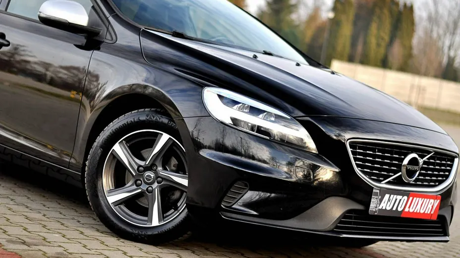 VOLVO V40 -