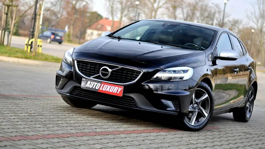 VOLVO V40 -