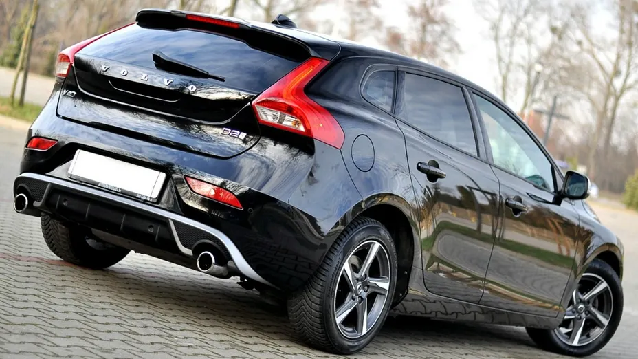 VOLVO V40 -