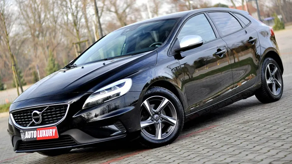 VOLVO V40 -