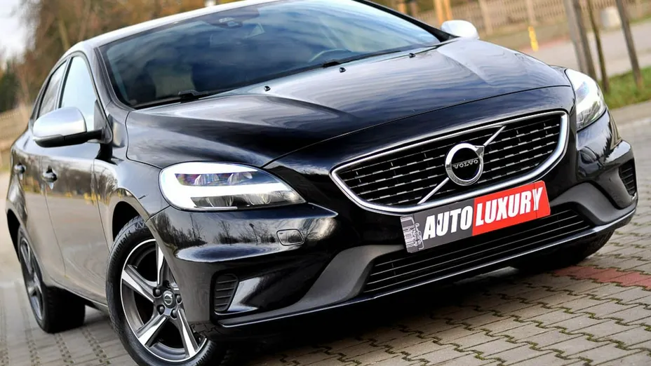 VOLVO V40 -