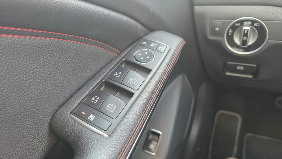 MERCEDES-BENZ CLA -