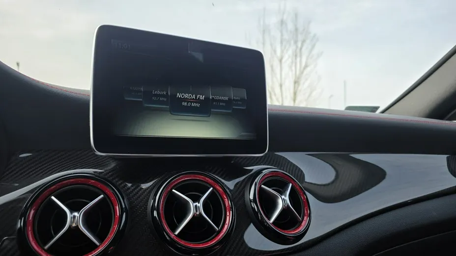 MERCEDES-BENZ CLA -