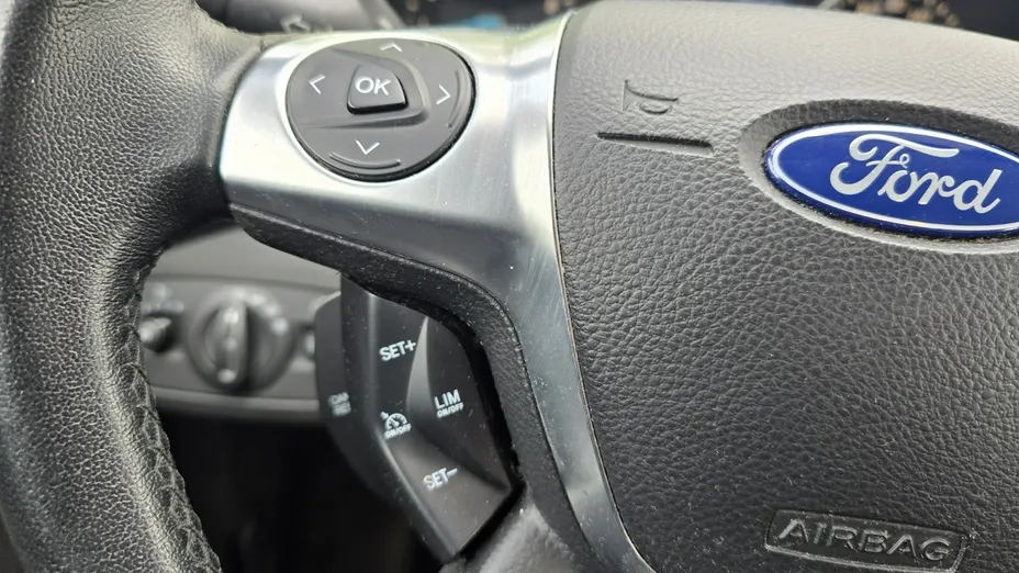 FORD Kuga -