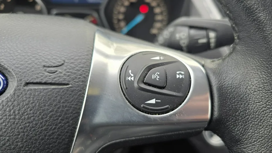 FORD Kuga -
