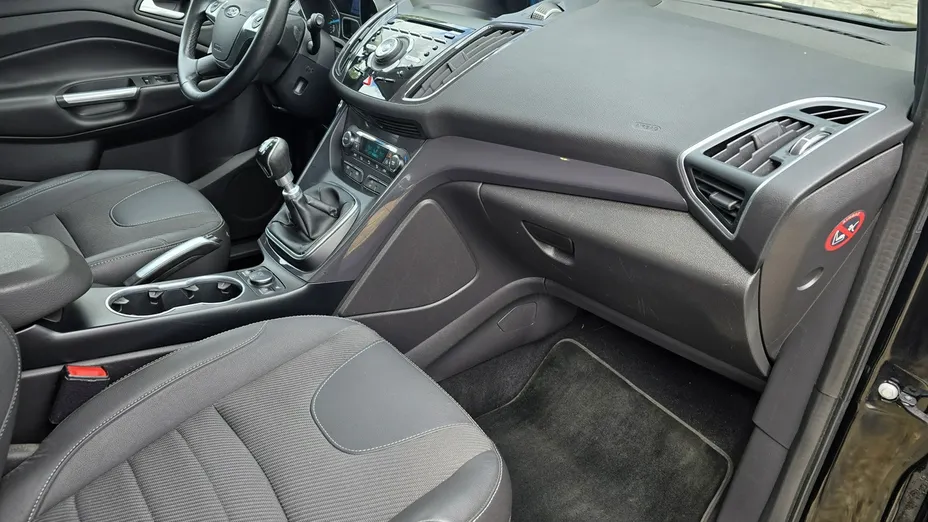 FORD Kuga -